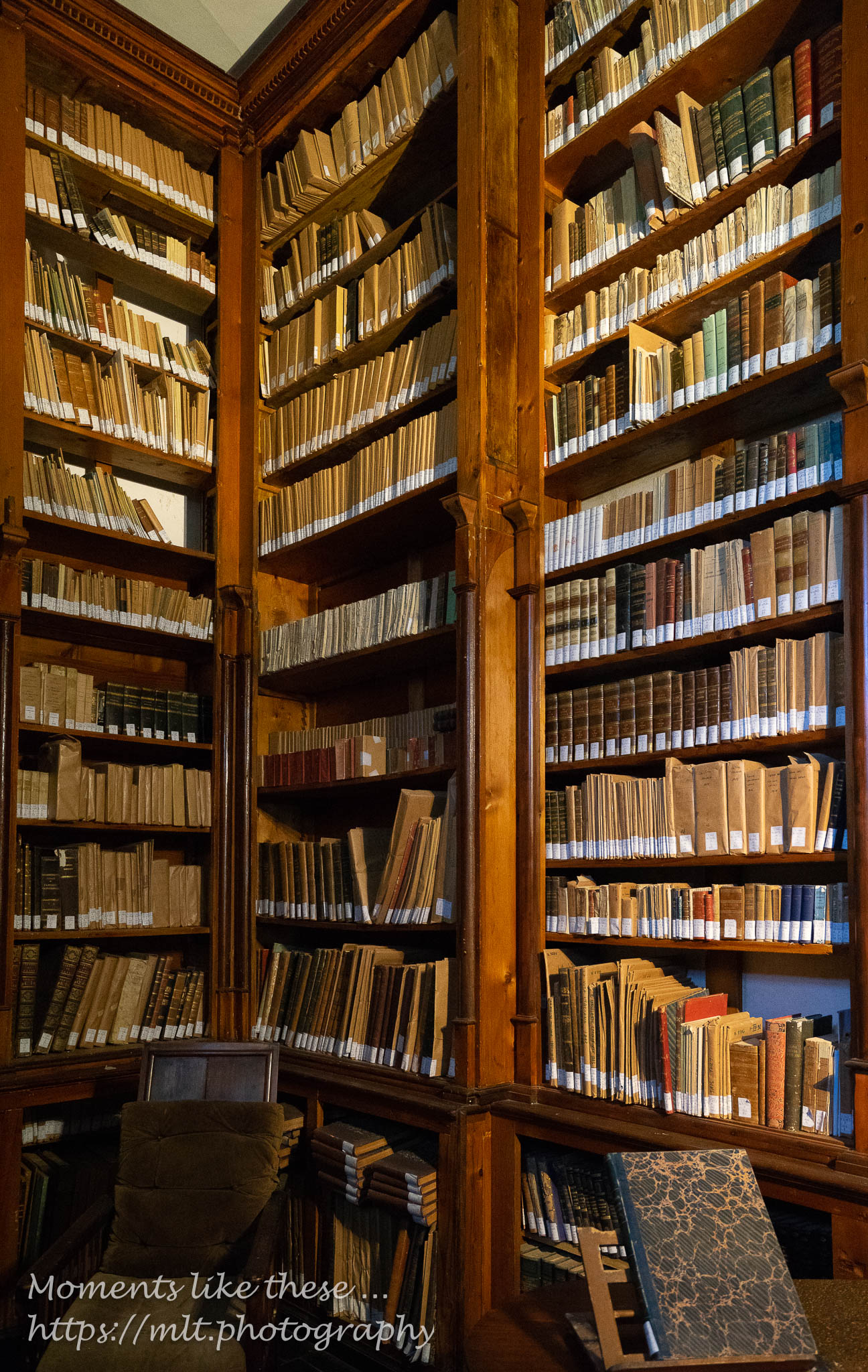 Library - Castello Donnafugata