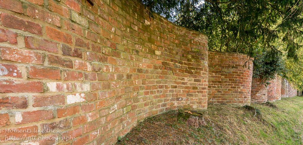 Wavy wall at Bramfield